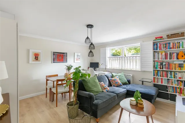 Nevinson Close, London, SW18, photo 1
