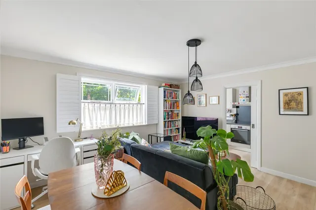 Nevinson Close, London, SW18, photo 3