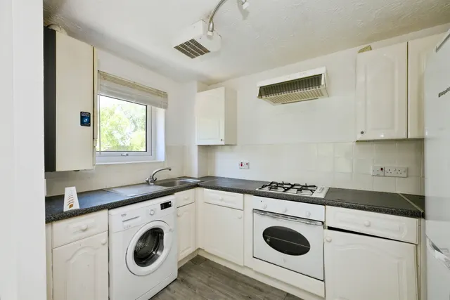Photo 2 — Bishopsfield, Harlow