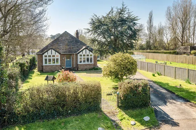 3 bedroom property, Acre Street, West Wittering, PO20