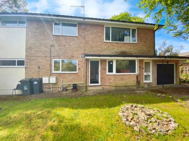 Stirling Road, photo 1