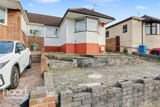 Dovedale Avenue, Clayhall, IG5, photo 1