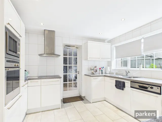 Evesham Road, Emmer Green, RG4, photo 2