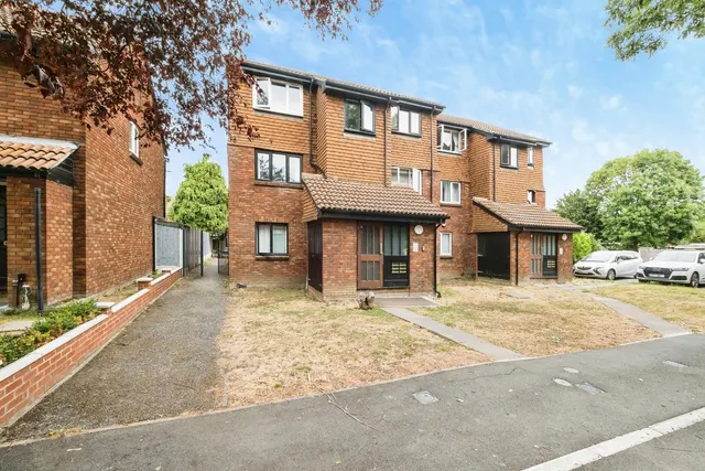 Boultwood Road, Beckton, London, E6, photo 1