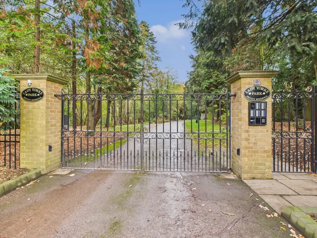 Seven Hills Road, Iver, SL0, photo 1
