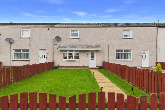 Napier Square, Bellshill, photo 1