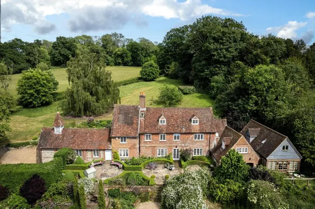 Chawton, Alton, GU34, photo 1