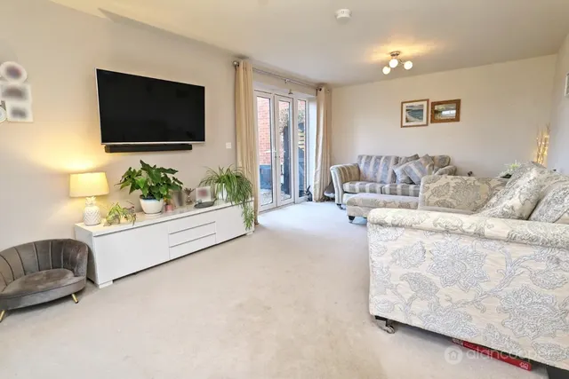 Wakem Close, Galley Common, CV10, photo 3