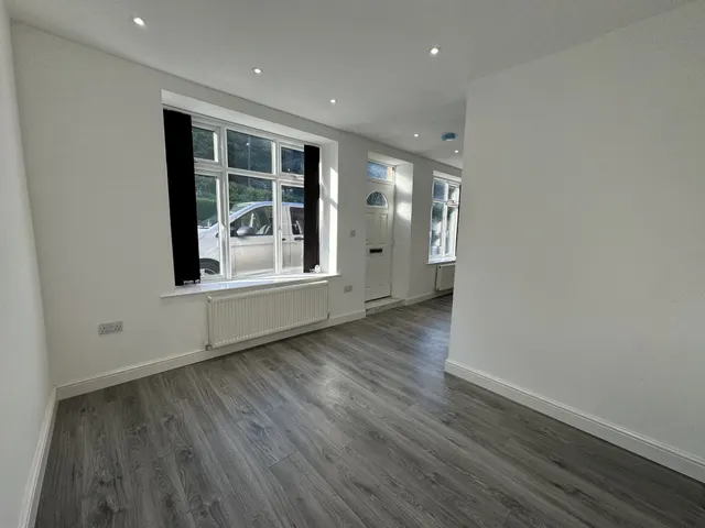 Photo 3 — Manchester Road, Stocksbridge, S36 2DS