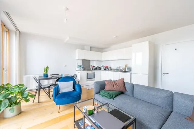Photo 3 — 13 Packenham House, 25 Lockton Street, London