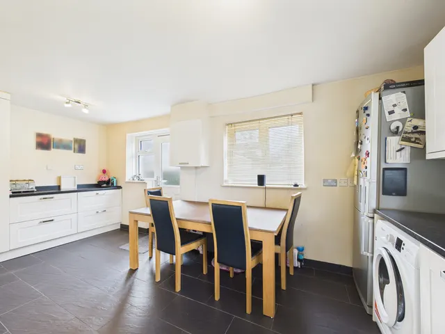 Eastwood Road, Stokenchurch, HP14, photo 3