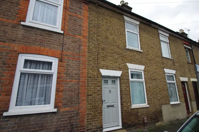 Watford, WD18, photo 1