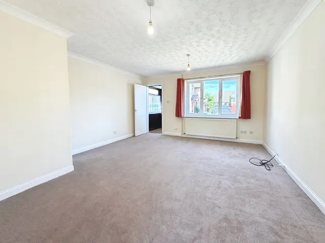 Hoylake Drive, Farcet, PE7, photo 3