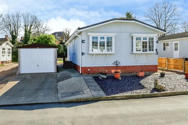 Newcastle Avenue, Worksop, photo 1