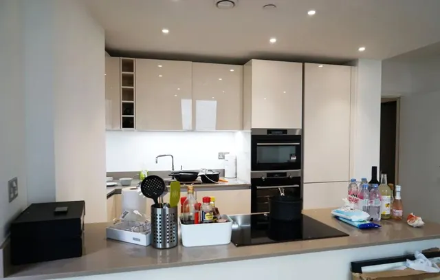 Wandsworth Road, Nine Elms Point, SW8, photo 3