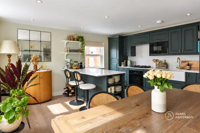Lower Richmond Road, London, SW15, photo 1