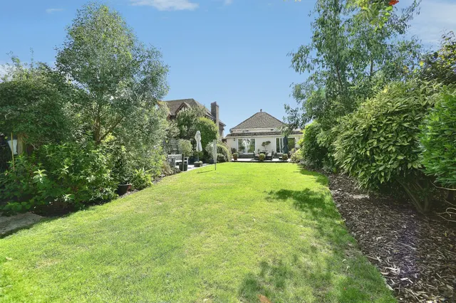 Central Avenue, Telscombe Cliffs, Peacehaven, photo 1