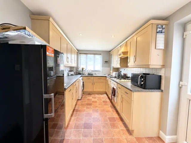 Cheltenham Crescent, Moreton, CH46, photo 3