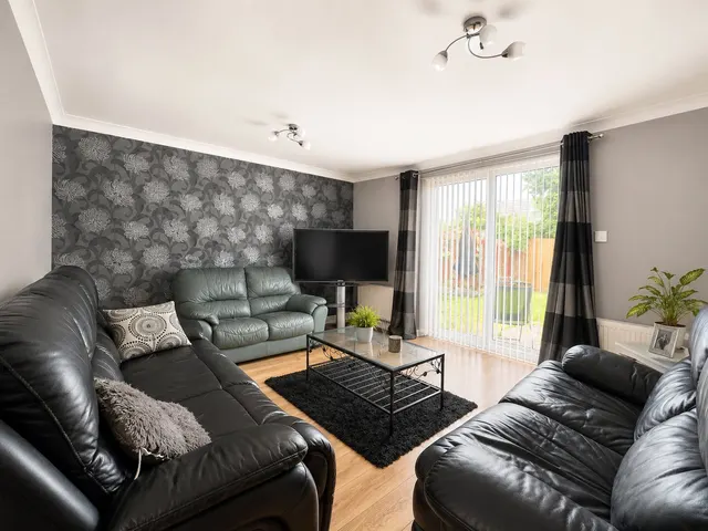 Cheltenham Crescent, Moreton, CH46, photo 2