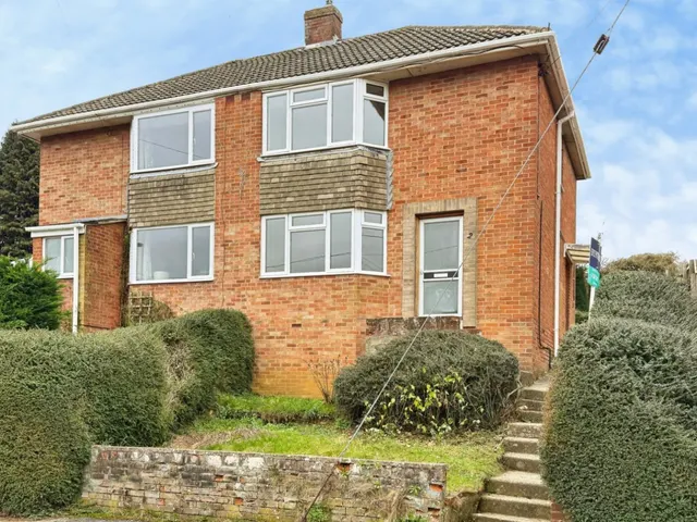 Hill Close, Stroud, photo 1