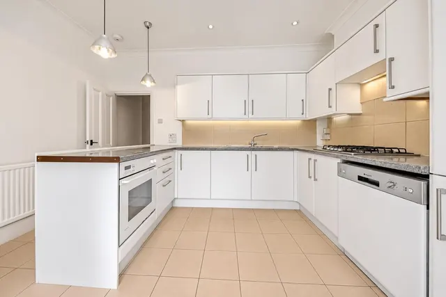 Photo 2 — Lancaster Drive London, London NW3 4HA