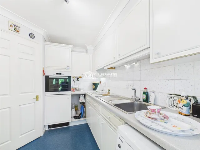 Photo 2 — Green Lane, Stanmore