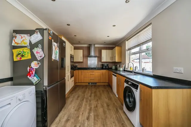 Diamond Avenue, Kirkby-In-Ashfield, NG17, photo 3