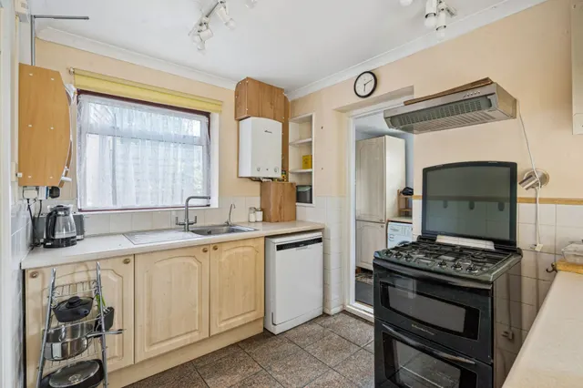 Hillary Road, High Wycombe, HP13, photo 3