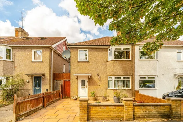 Crossway, W13, photo 1