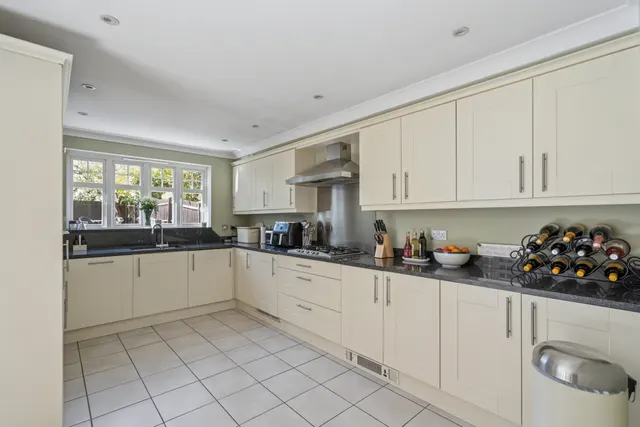 Photo 3 — Bushey Grove Road, Bushey, Bushey, WD23 2GJ