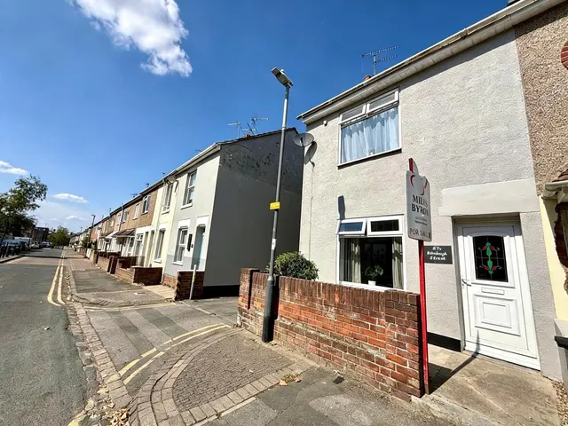 Gorse Hill, Swindon, Wiltshire, SN2 8DE, photo 1