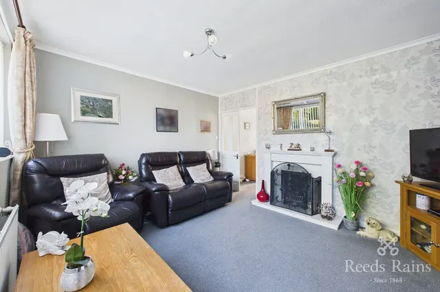 Photo 2 — Towers Close, Crofton, West Yorkshire, WF4