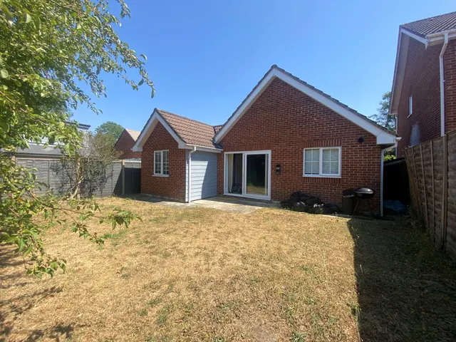 Barbe Baker Avenue, West End, SOUTHAMPTON, photo 1