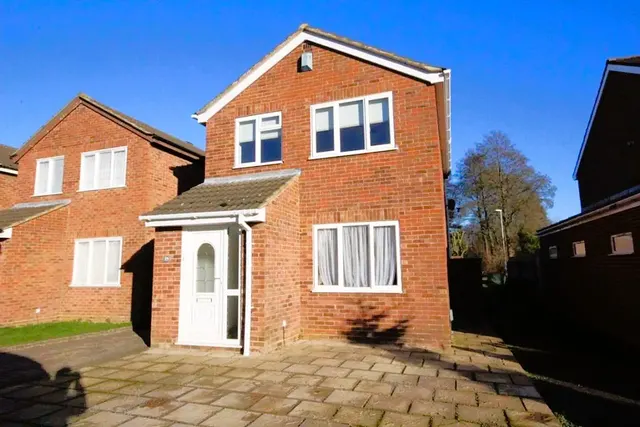 Thornfield, Northampton, NN3, photo 1