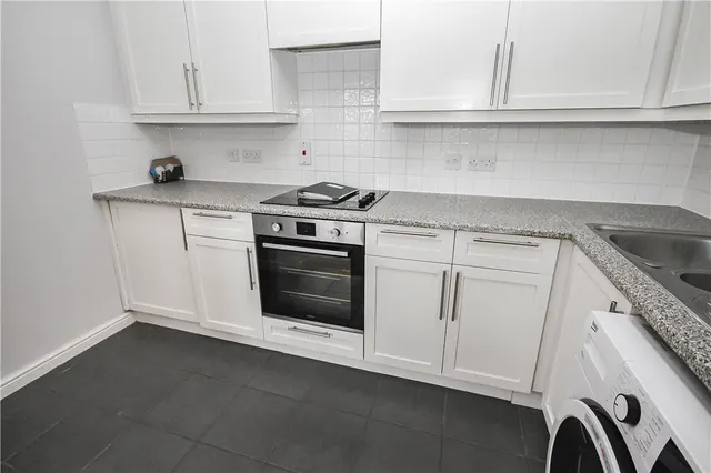 Kempton Avenue, Sunbury-on-Thames, TW16, photo 3