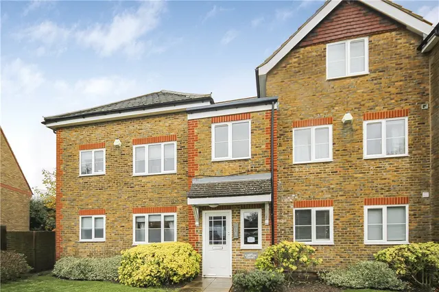 Kempton Avenue, Sunbury-on-Thames, TW16, photo 1