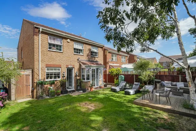 Meadows Court, Rossington, DN11, photo 2