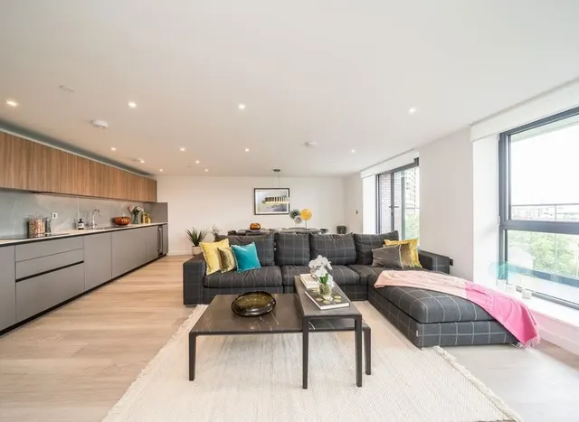 Plough Road, Battersea, SW11, photo 1