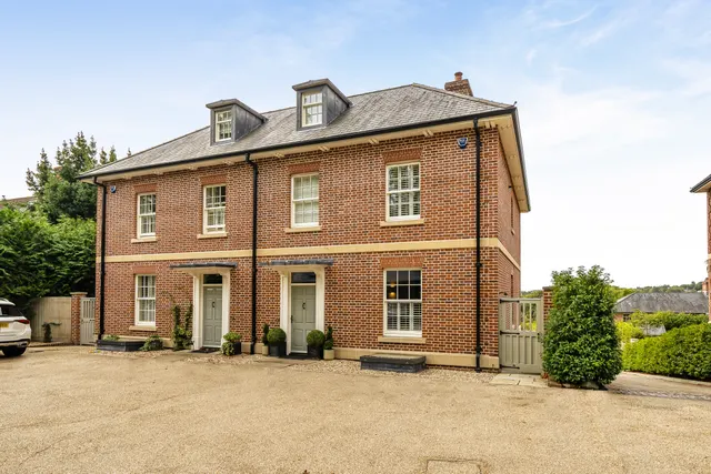 Sleepers Hill, Winchester, SO22, photo 1
