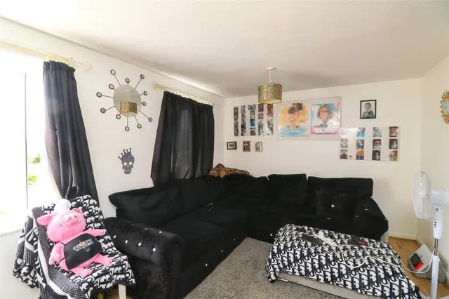 Photo 2 — Highgrove Mews, Grays, Essex, RM17