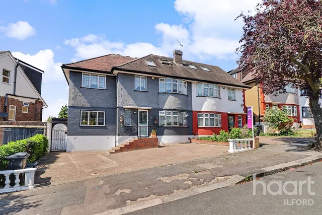Wells Gardens, Ilford, IG1, photo 1
