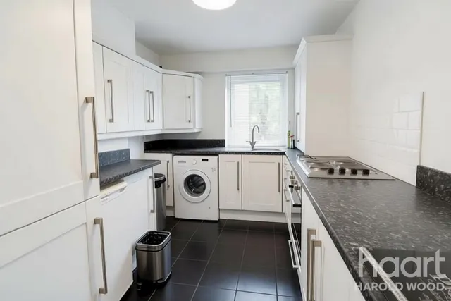 Sunnydene Close, Harold Wood, RM3, photo 3