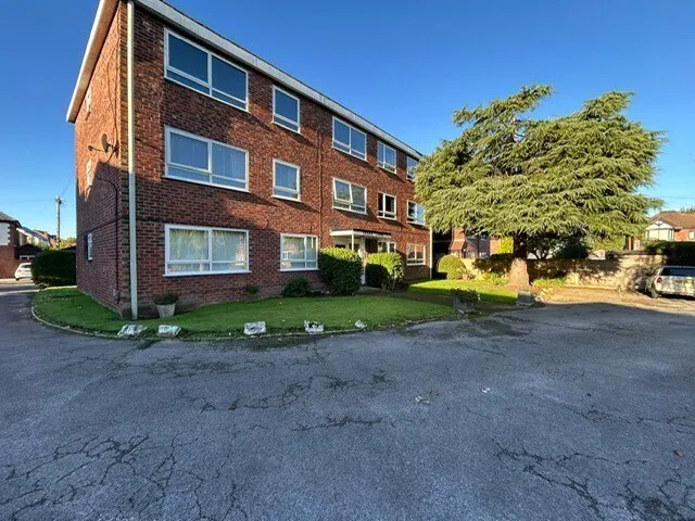 Arran Court, Cedar Lawn, SK8, photo 1