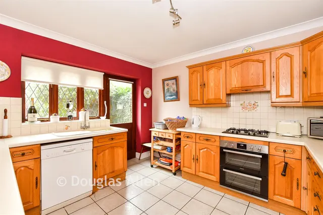 Ingleglen, Hornchurch, RM11, photo 3