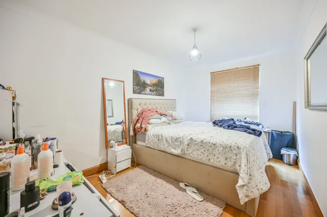 27 Pert Close, London, photo 1