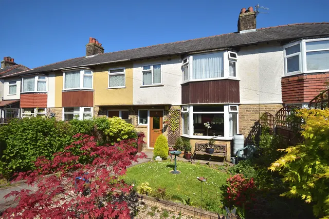 Orchard Avenue, High Peak, photo 1