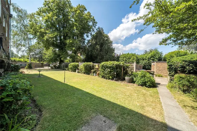 Photo 2 — Willow Grove, Chislehurst, BR7
