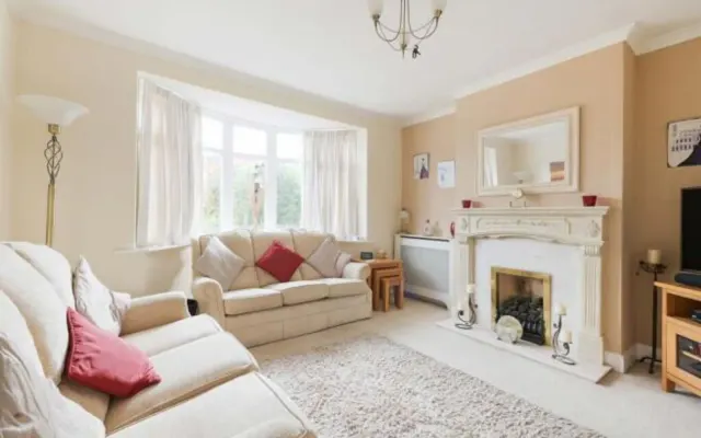 Photo 2 — Pams Way, Epsom, KT19