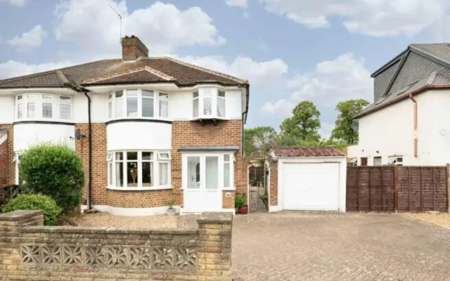 Pams Way, Epsom, KT19, photo 1