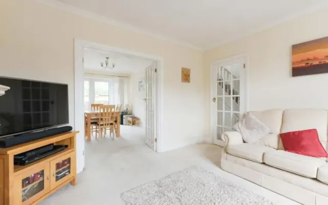 Photo 3 — Pams Way, Epsom, KT19